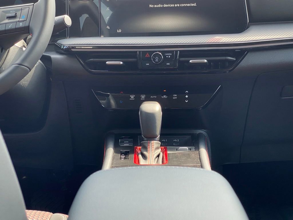 New 2025 Nissan Kicks SR image 25