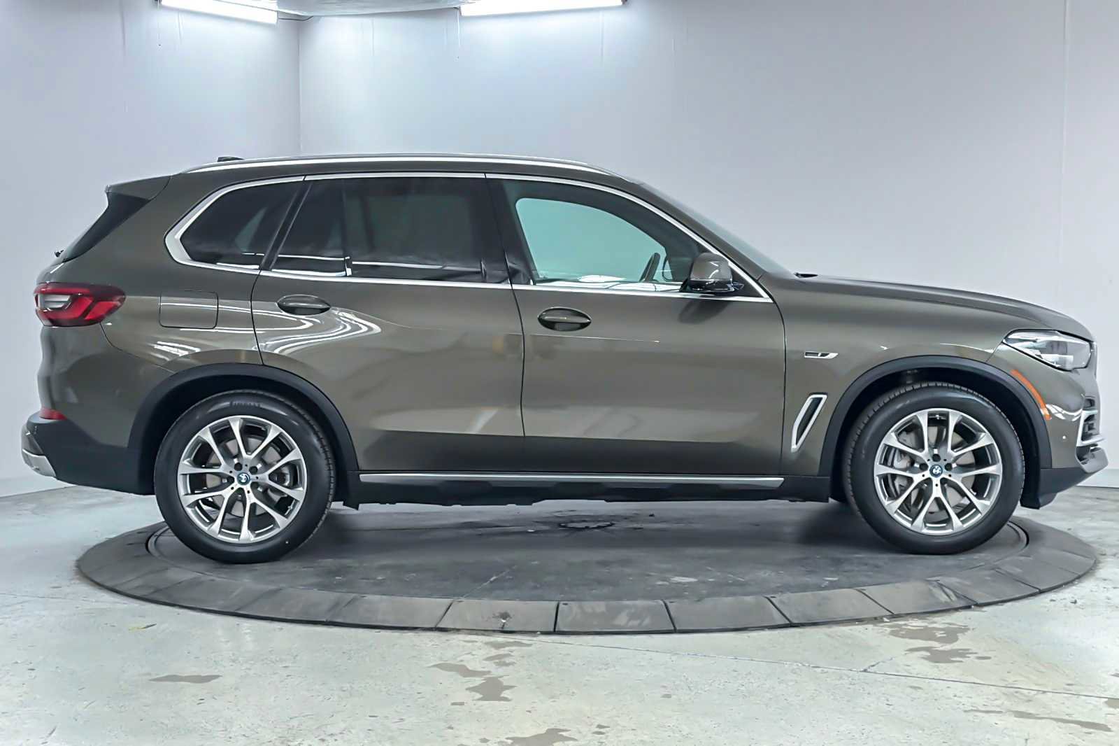Used 2023 BMW X5 xDrive45e w/ Climate Comfort Package image 8