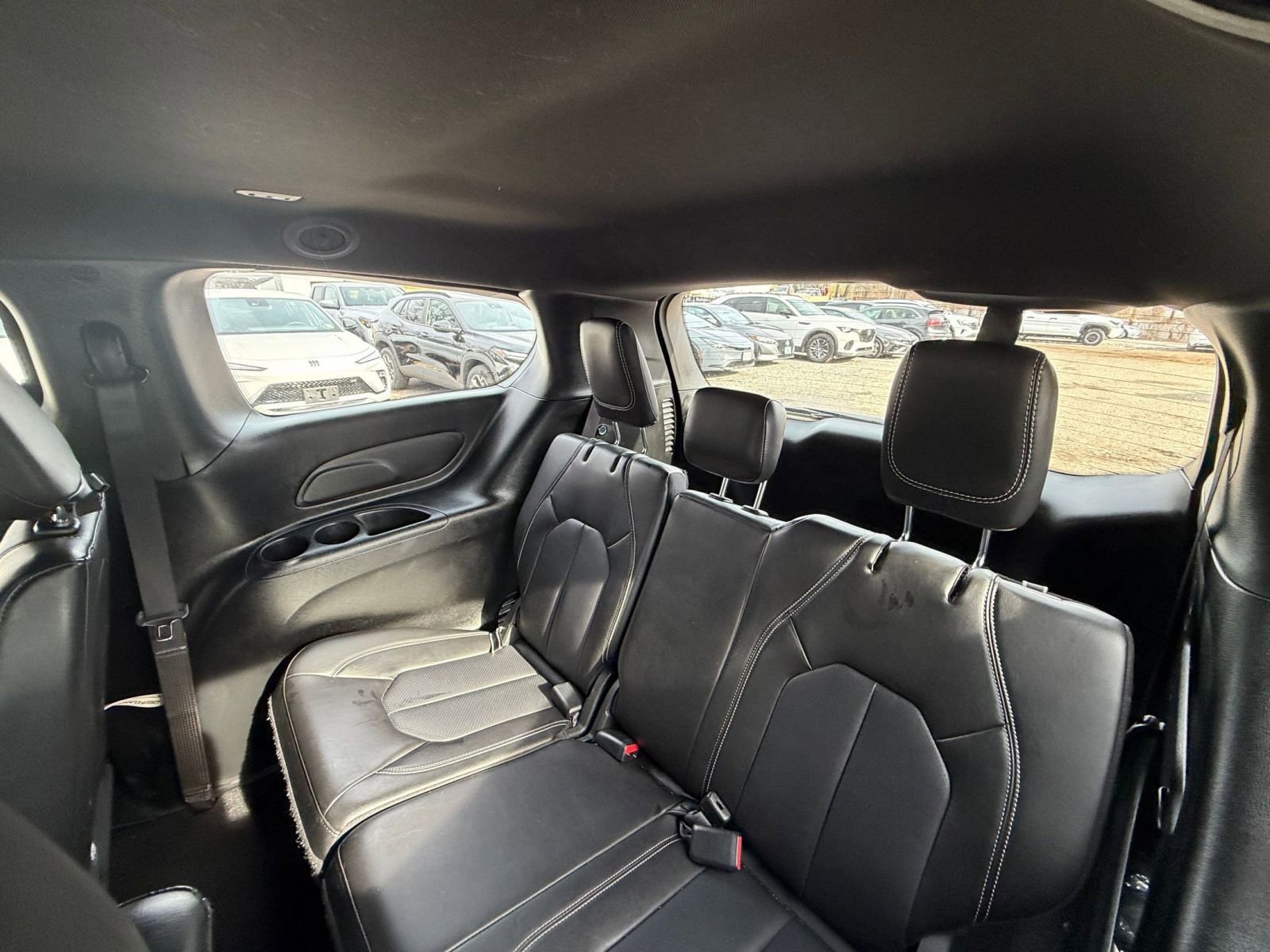 Used 2025 Chrysler Pacifica Select image 31