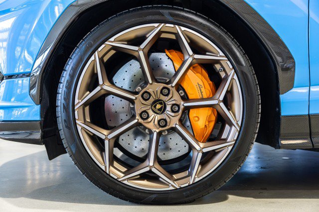 Used 2024 Lamborghini Urus Performante AWD/4WD image 22