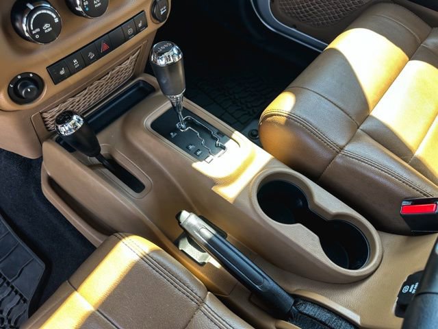 Used 2012 Jeep Wrangler Unlimited Sahara w/ Connectivity Group image 18