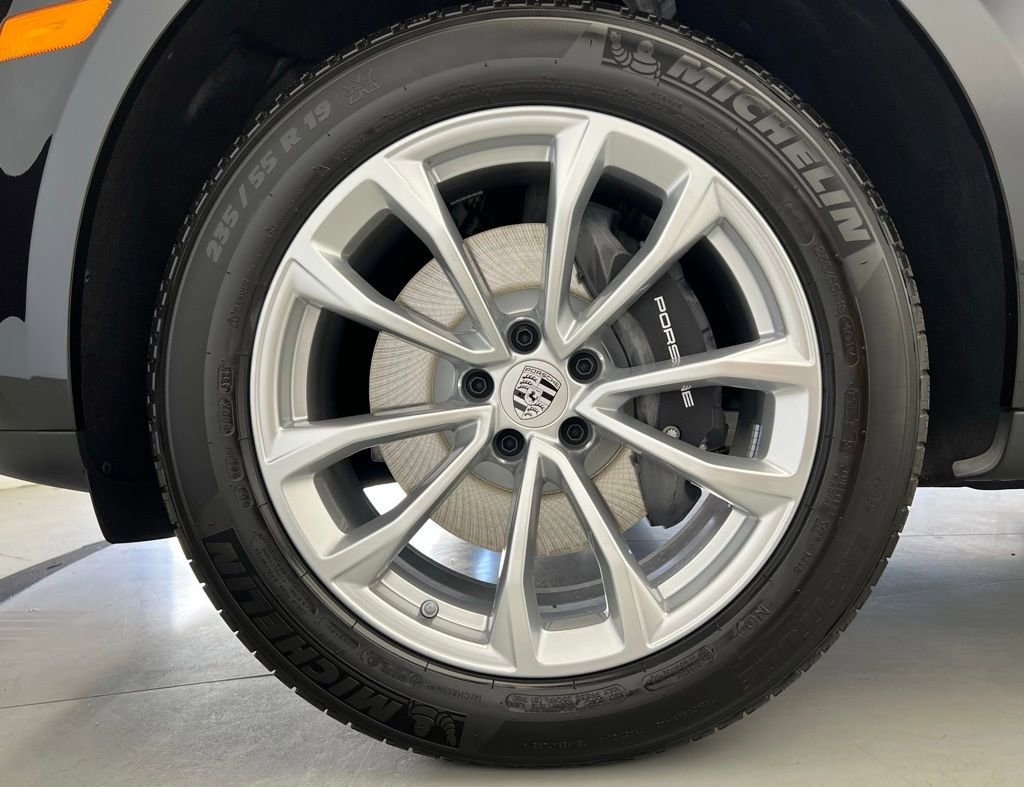 Used 2026 Porsche Macan AWD/4WD image 27