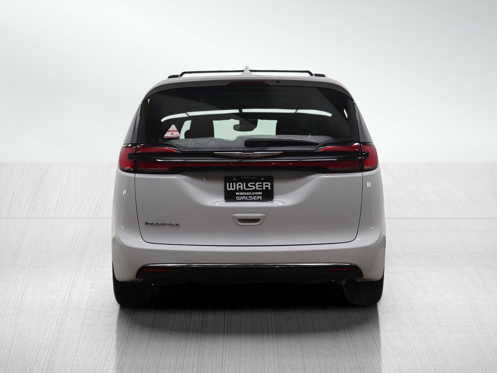 Used 2022 Chrysler Pacifica Touring-L image 4