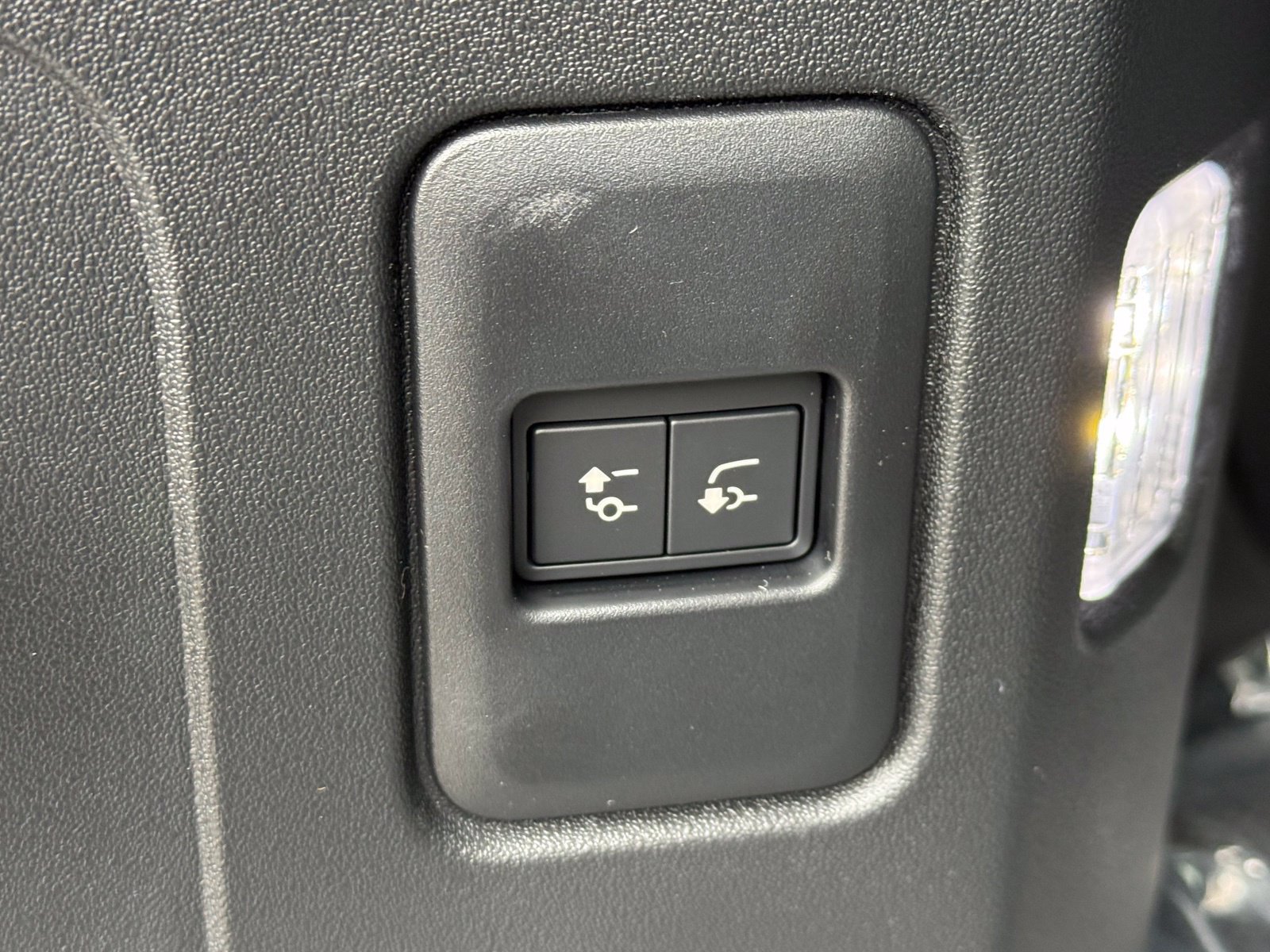 New 2026 Land Rover Defender 110 S AWD/4WD image 40