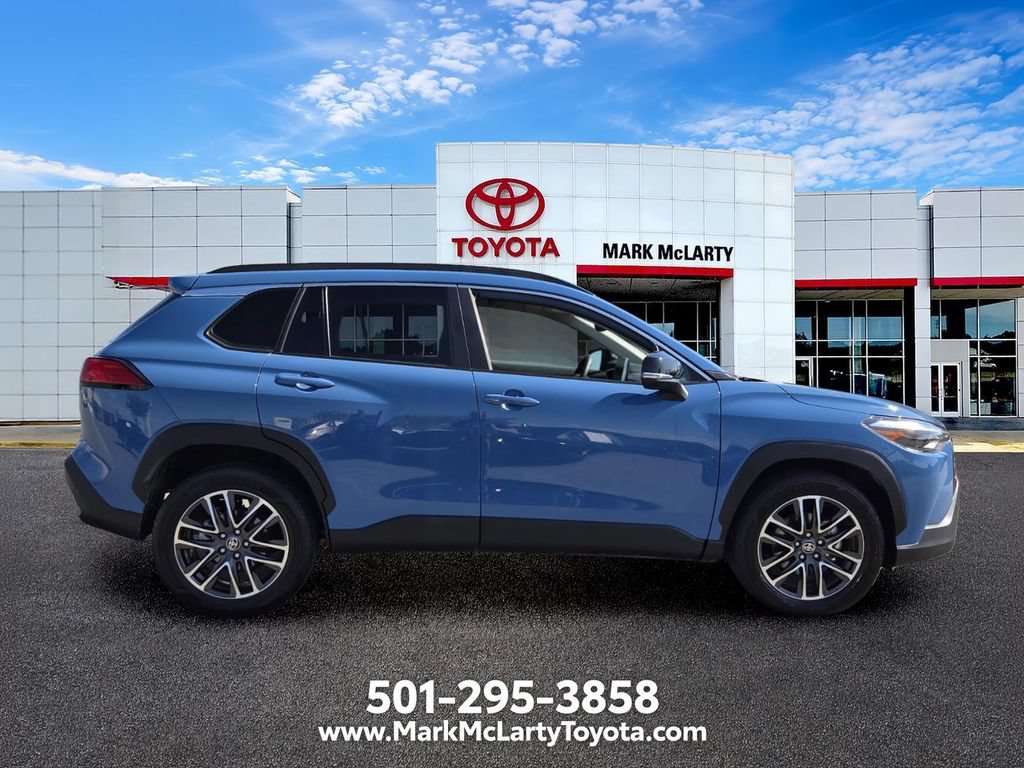 Used 2026 Toyota Corolla Cross XLE FWD image 6