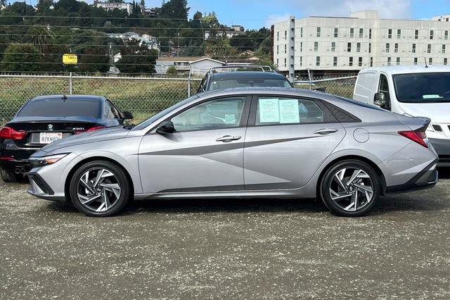 Certified 2025 Hyundai Elantra SEL FWD image 9