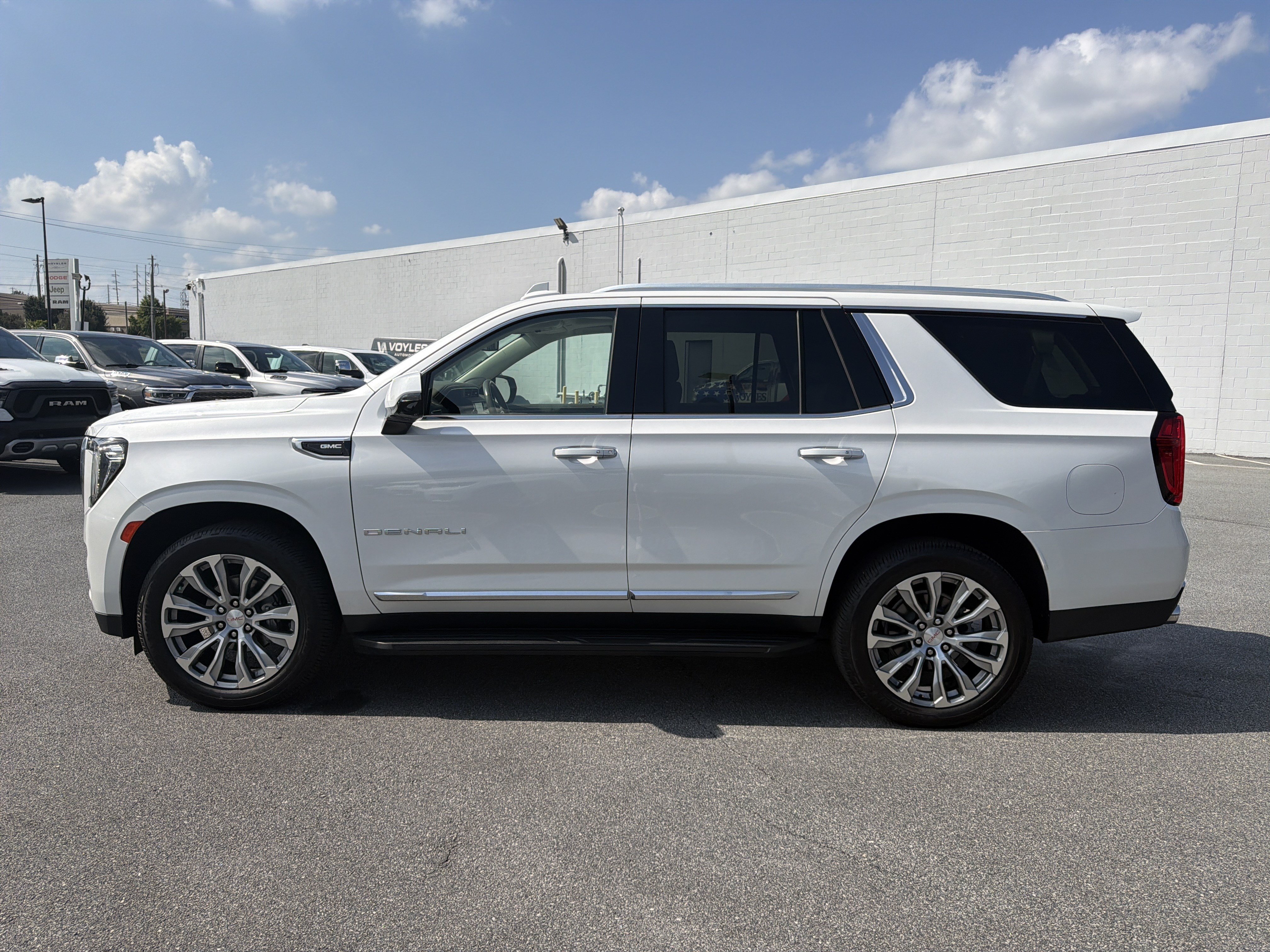 Used 2021 GMC Yukon Denali AWD/4WD image 4