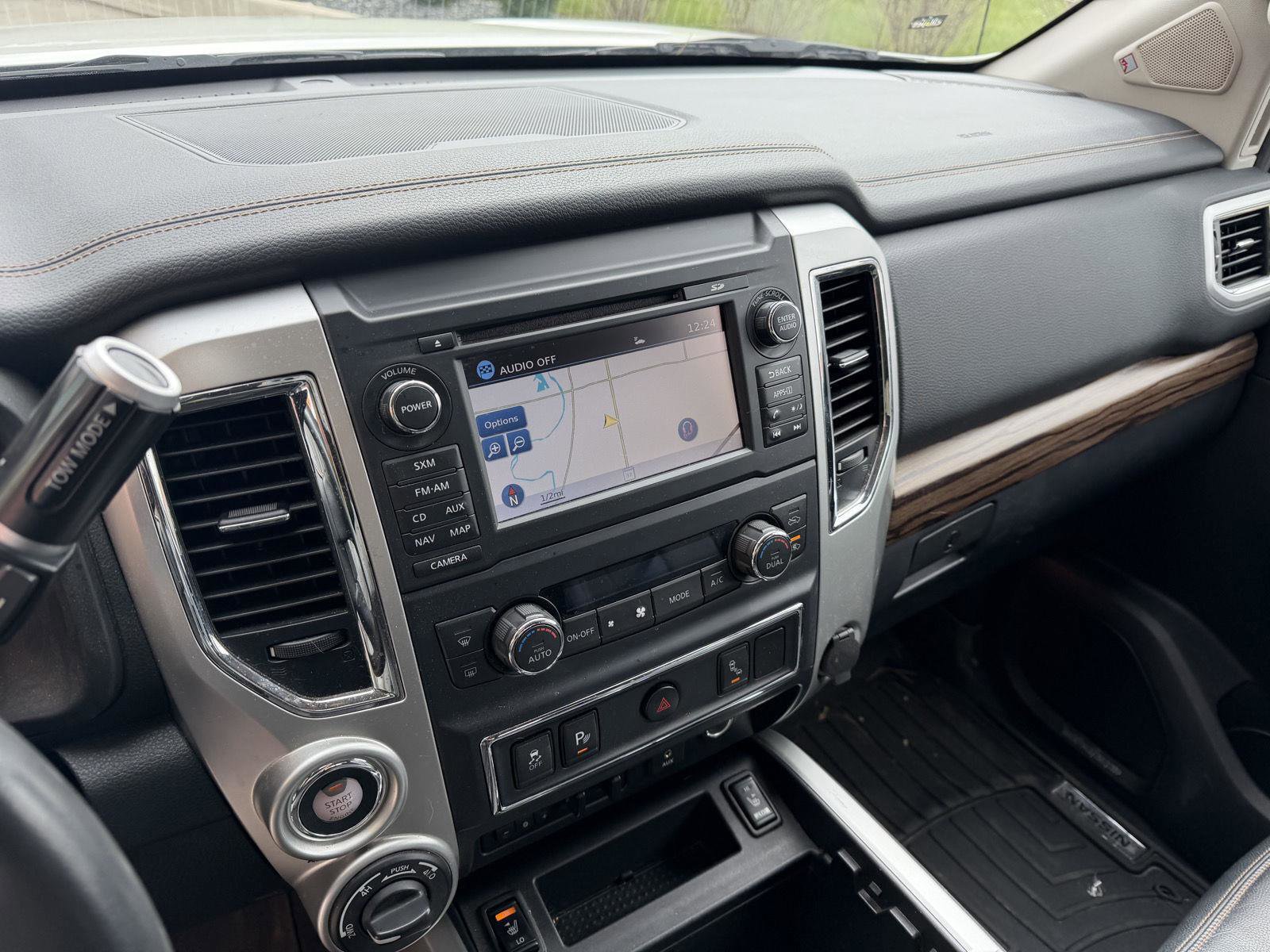 Used 2017 Nissan Titan SL image 8