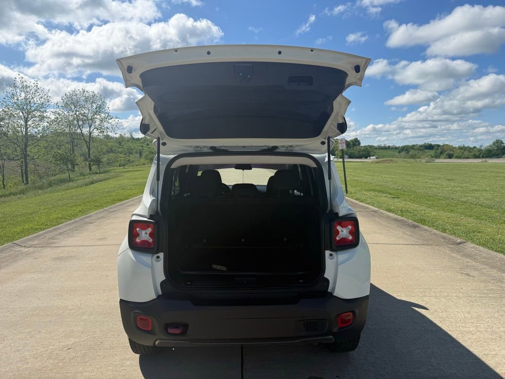 Used 2019 Jeep Renegade Trailhawk w/ Cold Weather Group II AWD/4WD image 5