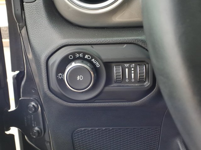Used 2019 Jeep Wrangler Unlimited Sahara AWD/4WD image 20