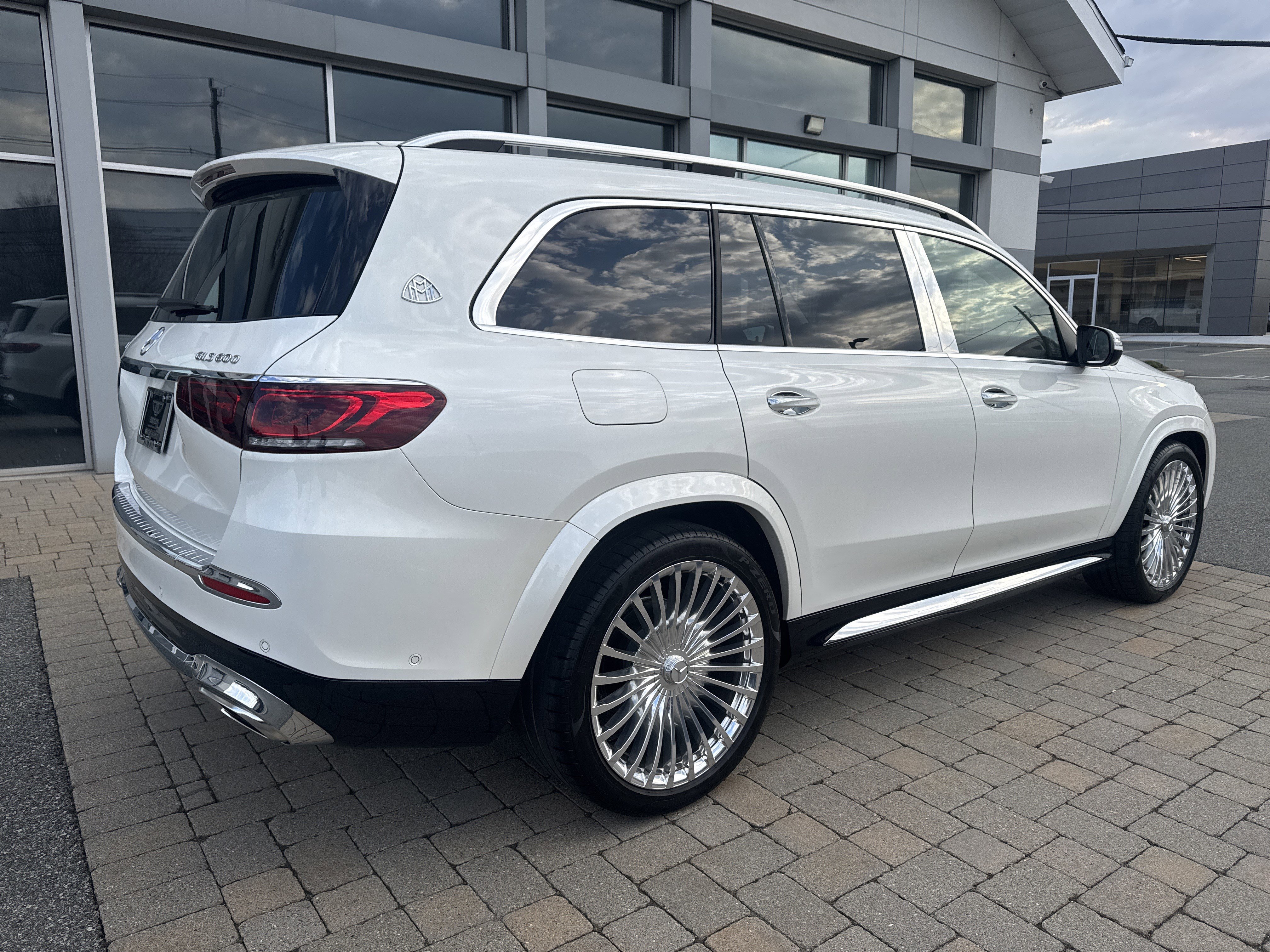 Used 2023 Mercedes-Benz Maybach GLS 600 4MATIC image 11