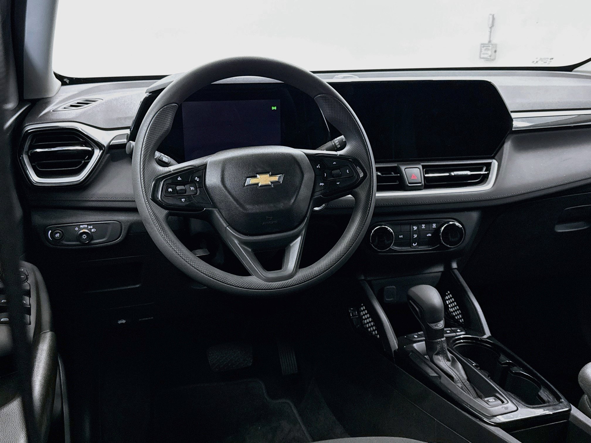 Used 2026 Chevrolet TrailBlazer LS w/ LS Convenience Package FWD image 17
