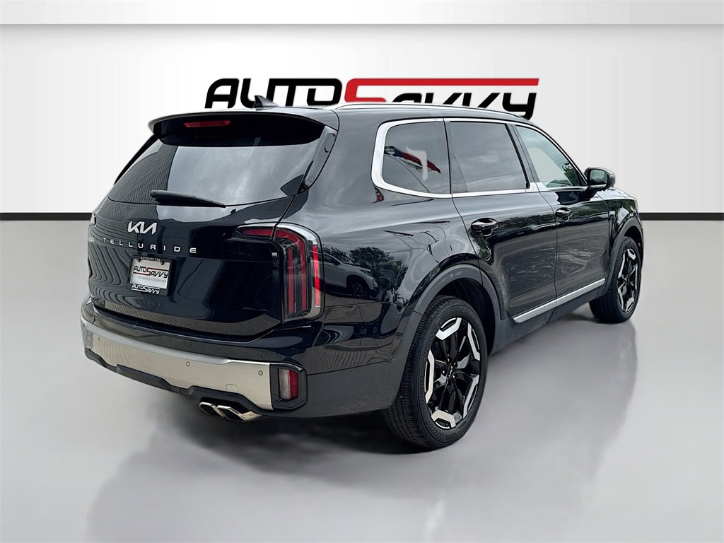 Used 2023 Kia Telluride EX w/ EX Captain's Chair Package image 7