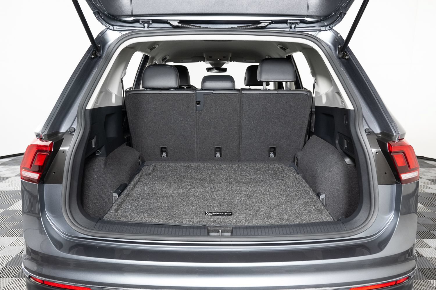 Used 2023 Volkswagen Tiguan SE AWD/4WD image 21