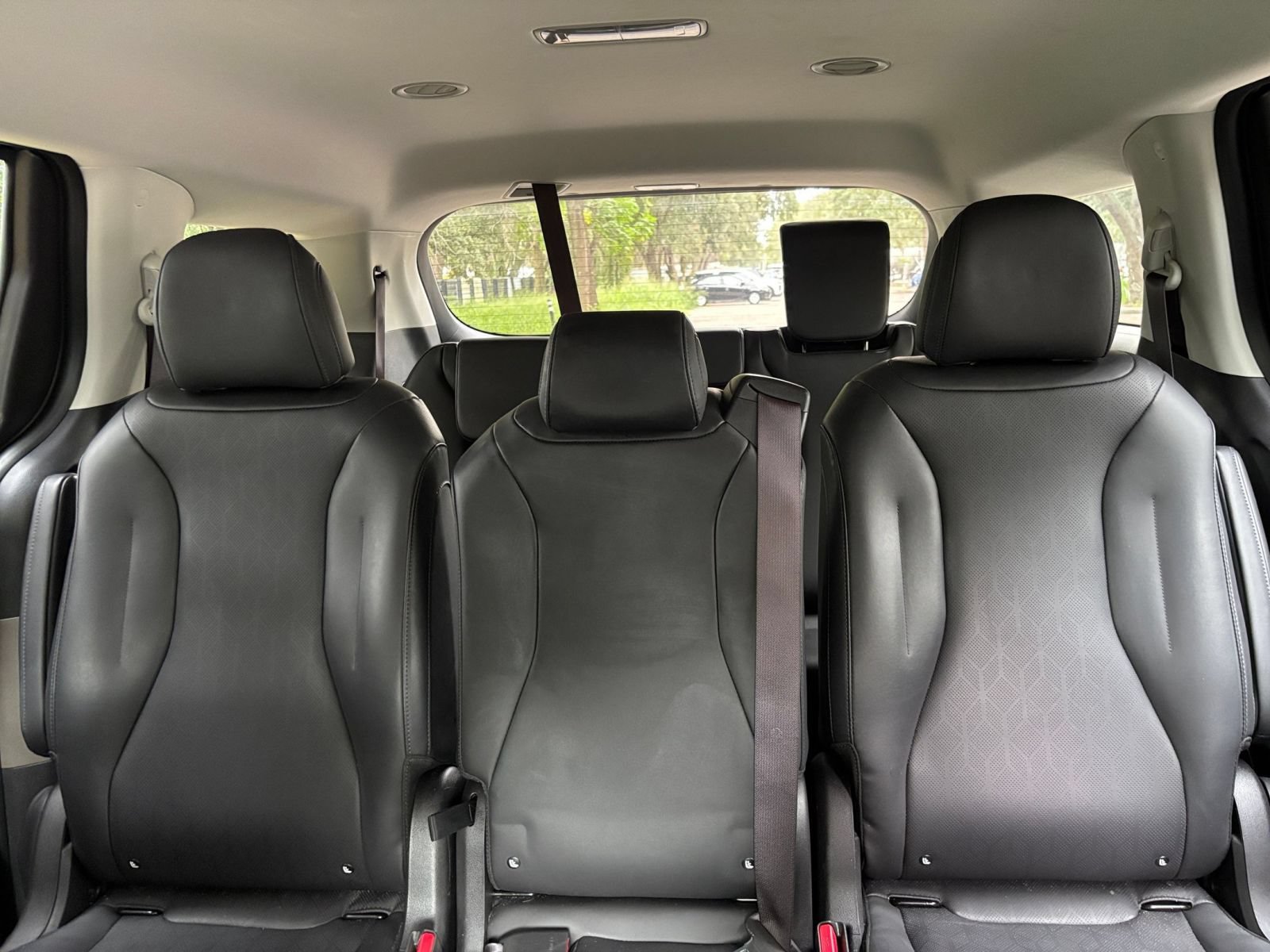 Used 2026 Kia Carnival FWD image 40
