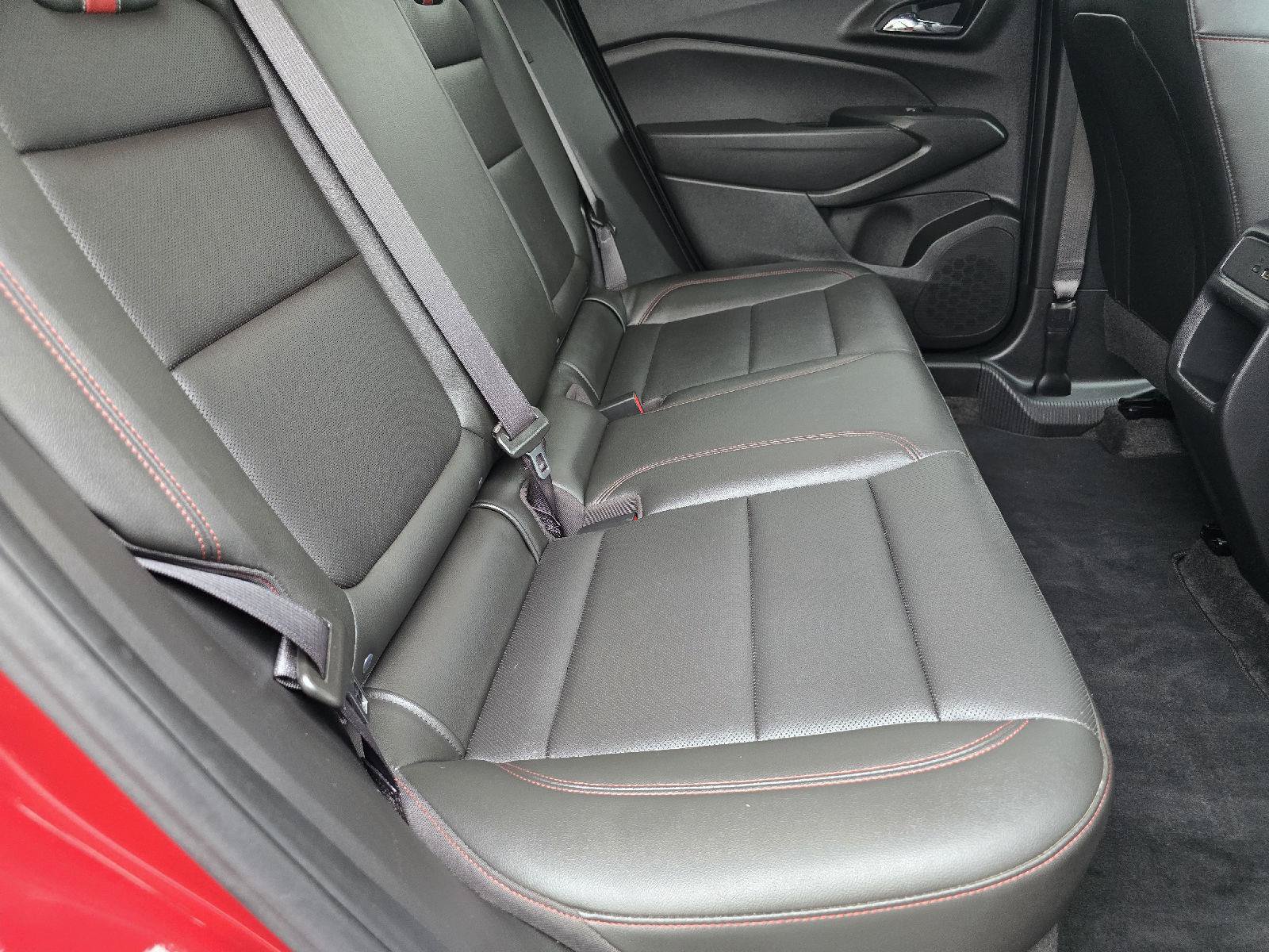 Used 2025 Chevrolet Trax RS FWD image 12