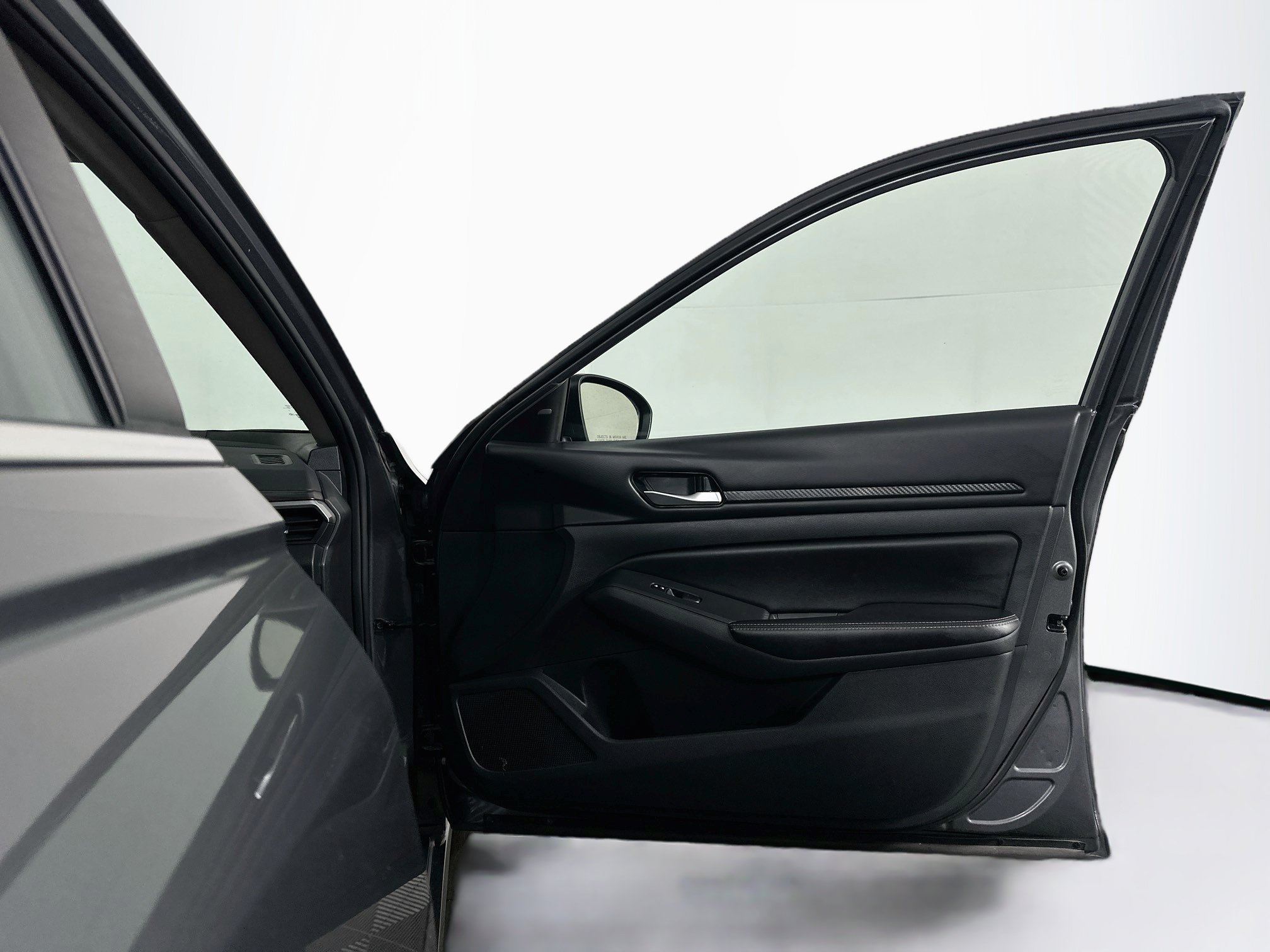 Used 2024 Nissan Altima 2.5 SV FWD image 30