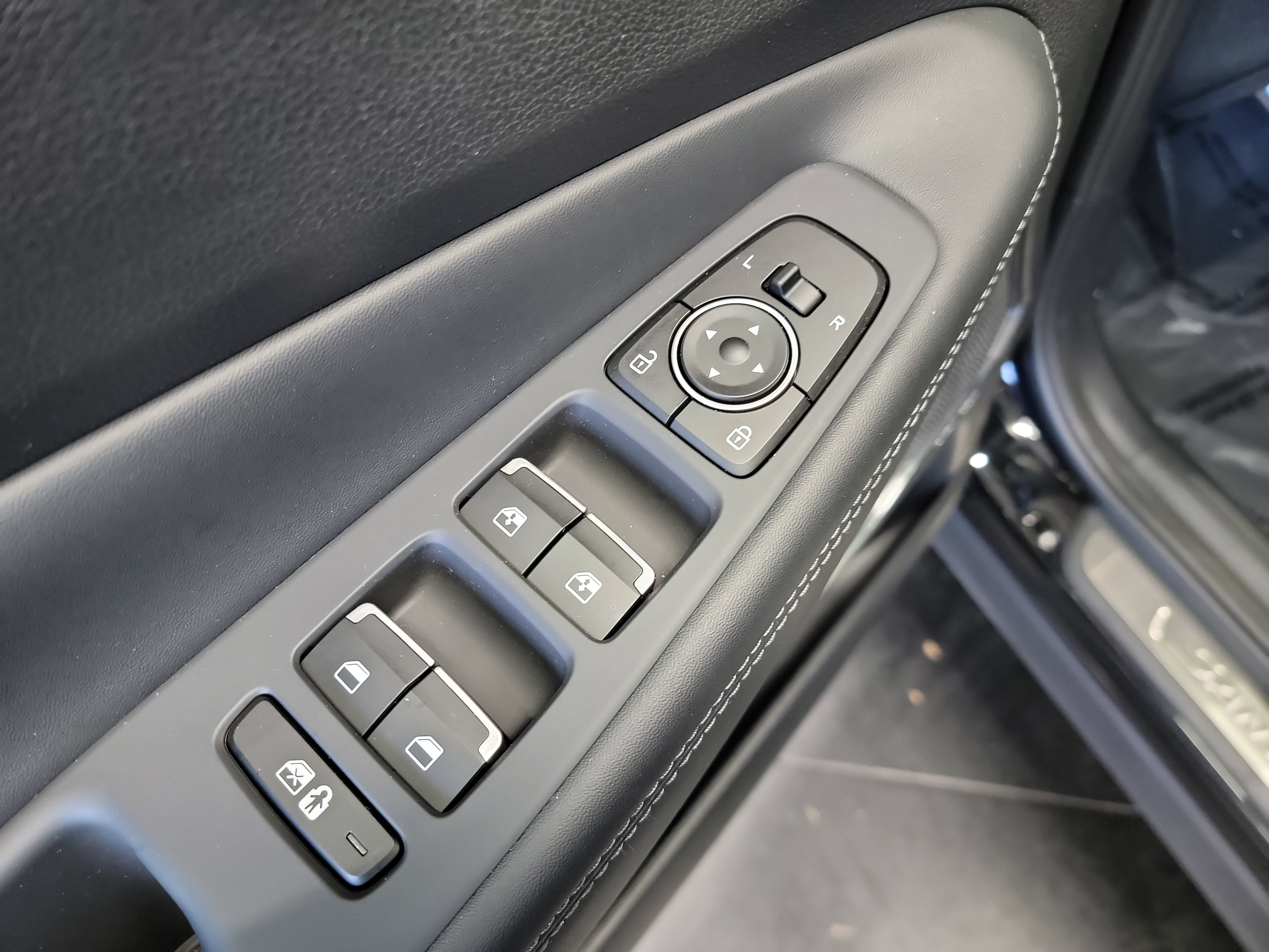 Used 2022 Hyundai Santa Fe SEL Premium w/ Cargo Package AWD/4WD image 14
