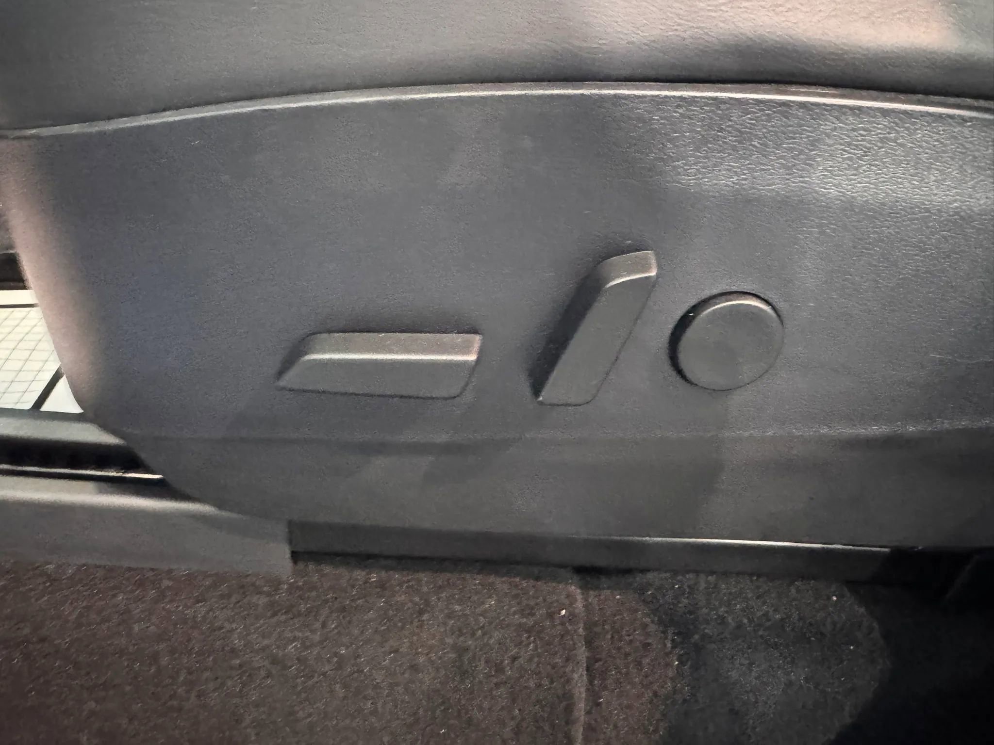 Used 2020 Tesla Model Y Long Range image 11