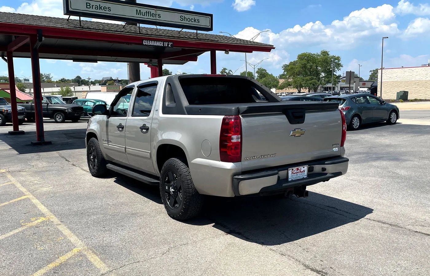 Used 2009 Chevrolet Avalanche LS AWD/4WD image 4