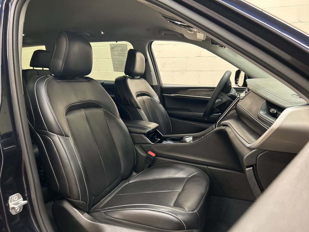 Used 2023 Jeep Grand Cherokee L Limited w/ Luxury Tech Group II image 12