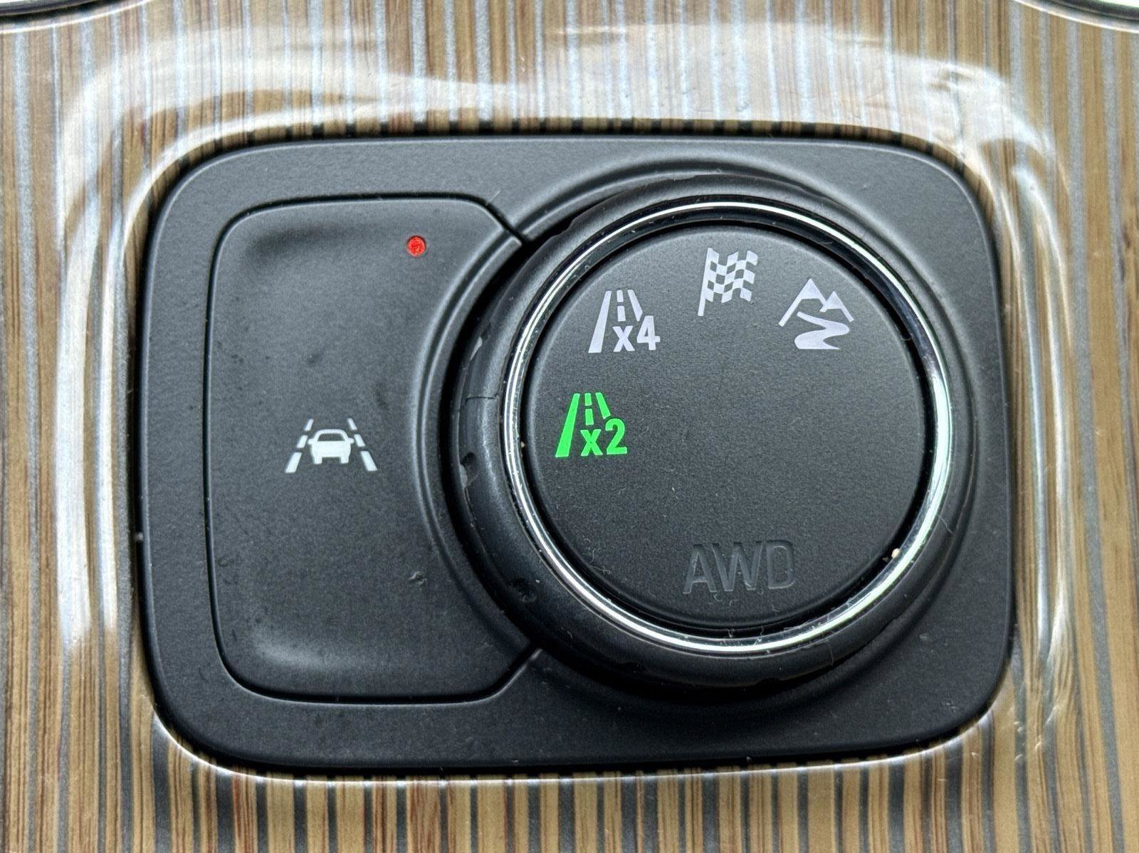 Used 2023 GMC Acadia SLE image 16