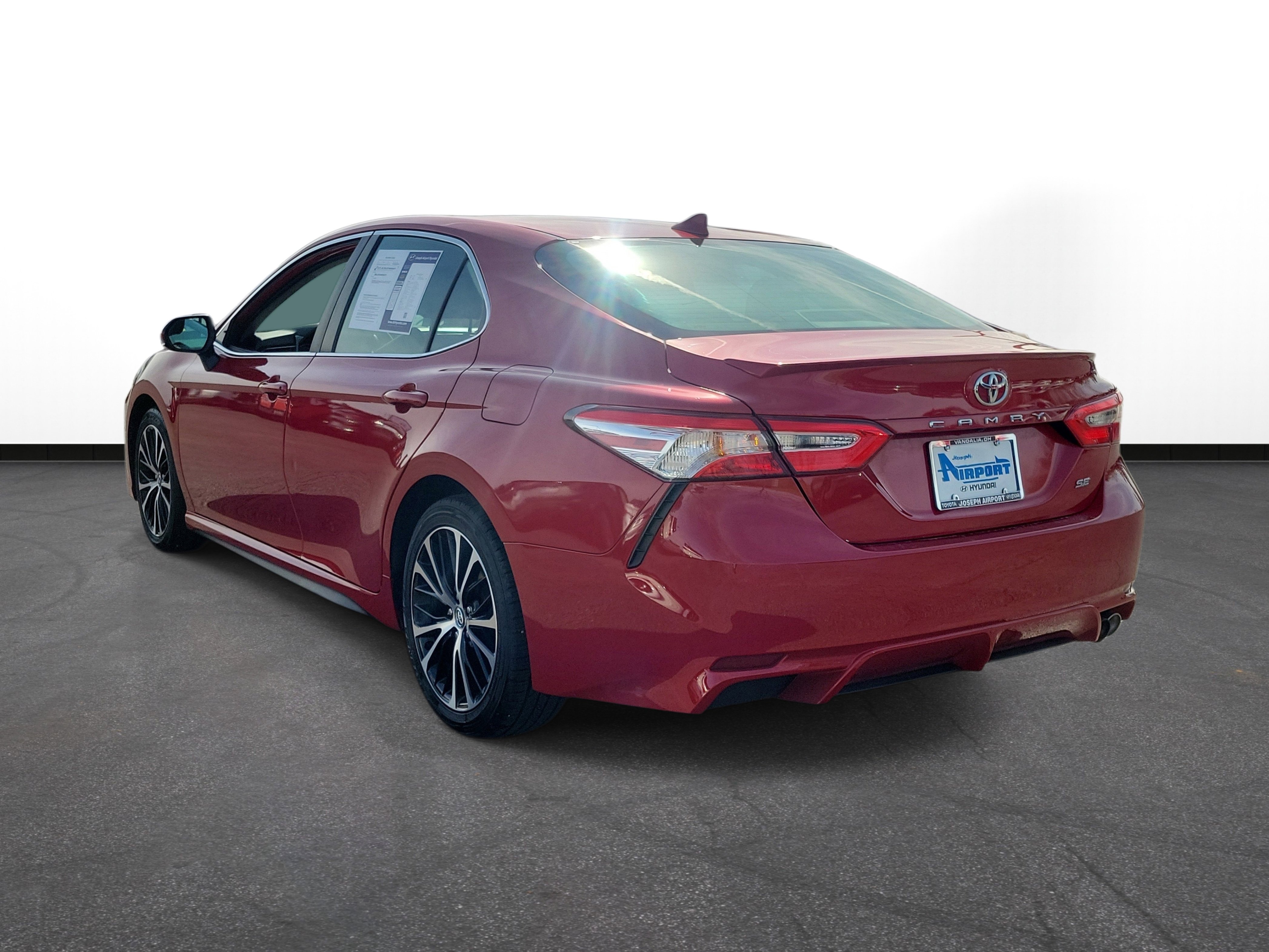 Used 2020 Toyota Camry SE FWD image 3