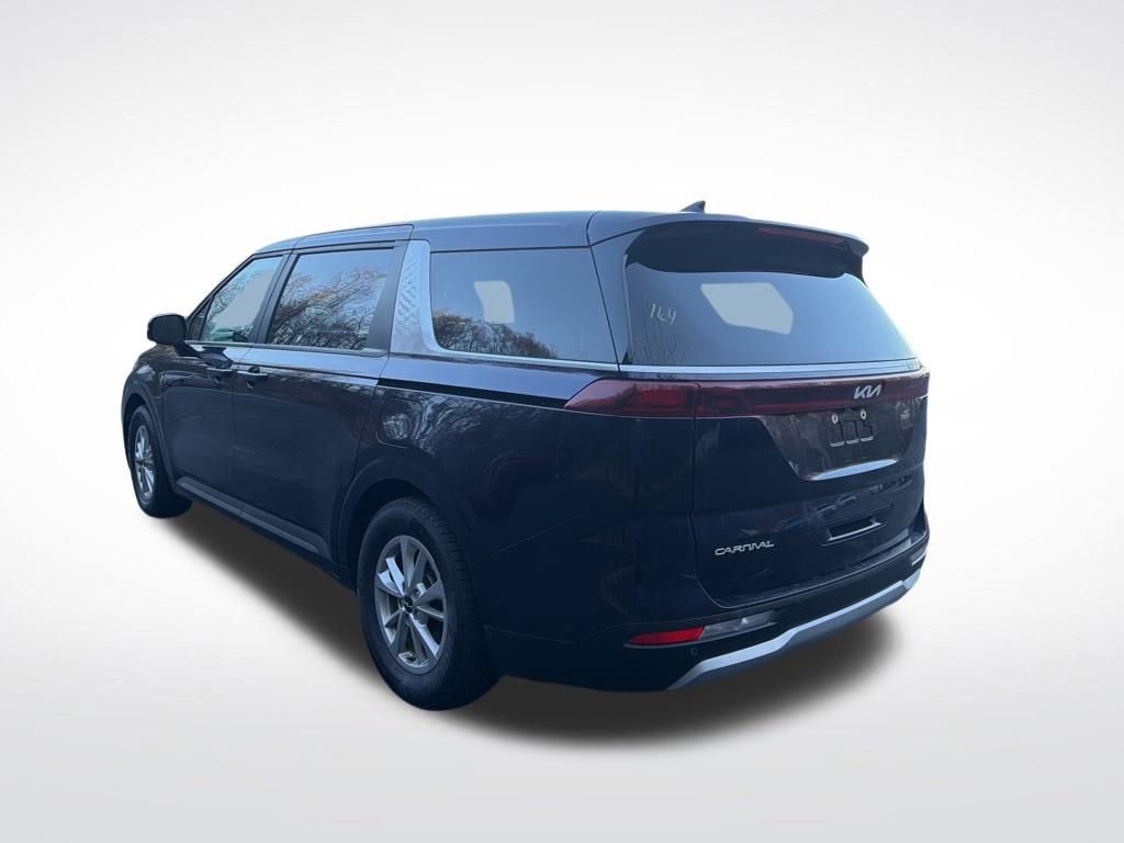 Used 2024 Kia Carnival LX image 12
