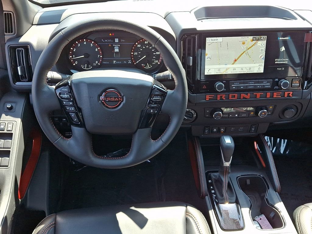 Used 2025 Nissan Frontier PRO-4X w/ Pro Premium Package image 13