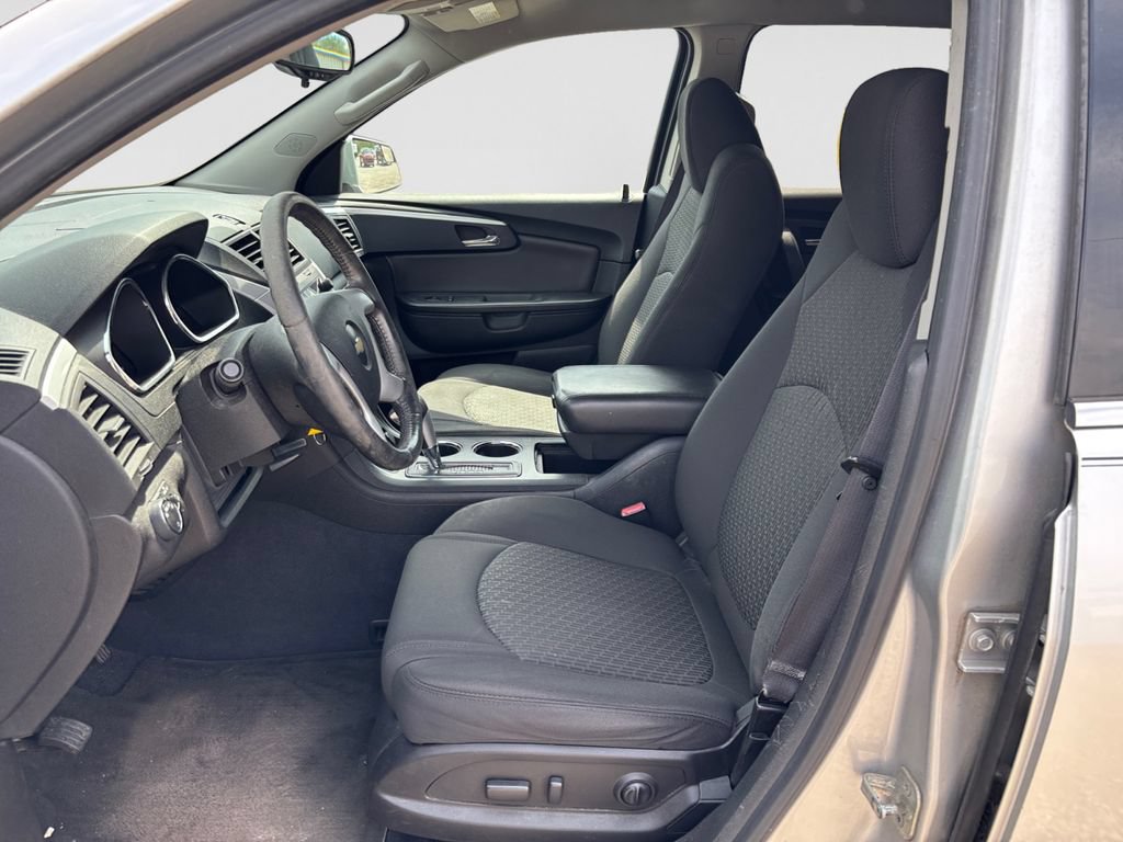 Used 2010 Chevrolet Traverse LT FWD image 10