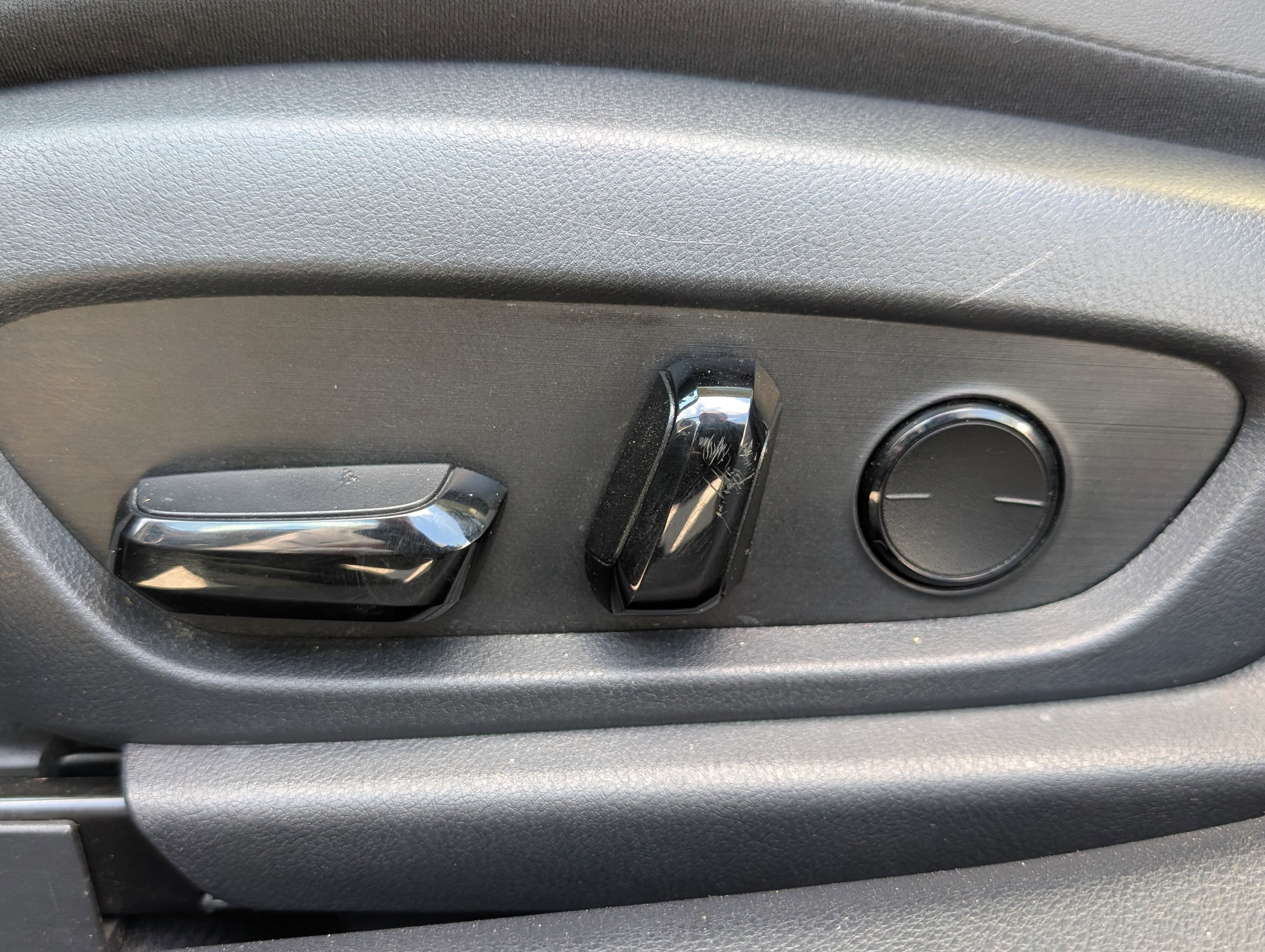 Used 2025 Lexus ES 300h w/ Premium Package image 19