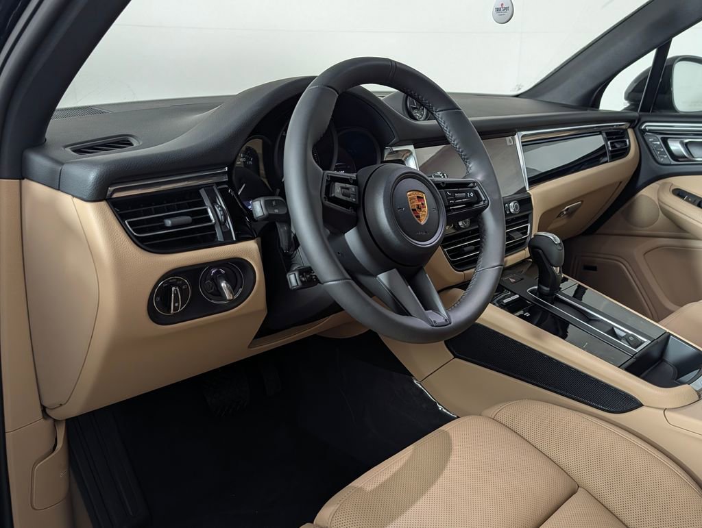 New 2026 Porsche Macan AWD/4WD image 4