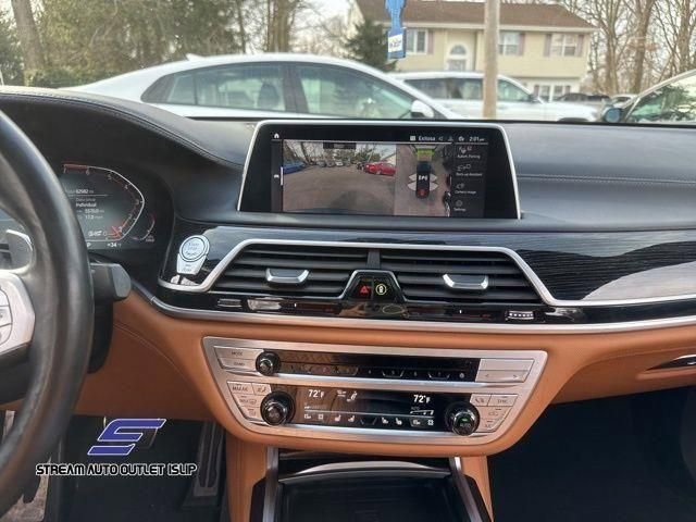Used 2022 BMW 750i xDrive w/ Executive Package AWD/4WD image 25