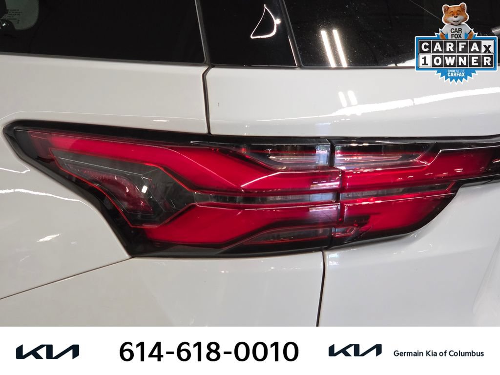 Used 2022 Chevrolet Traverse LT w/ LPO, Blackout Package AWD/4WD image 16
