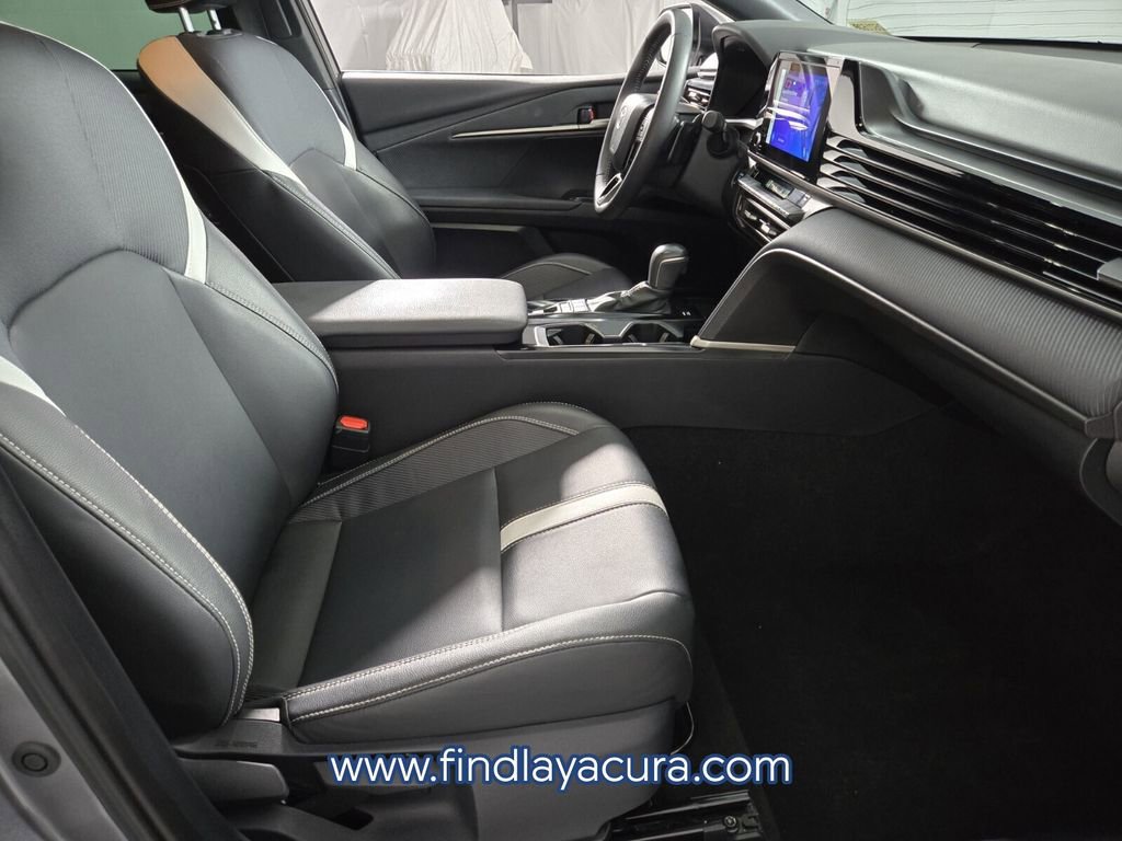 Used 2025 Toyota Camry SE w/ Convenience Package FWD image 17