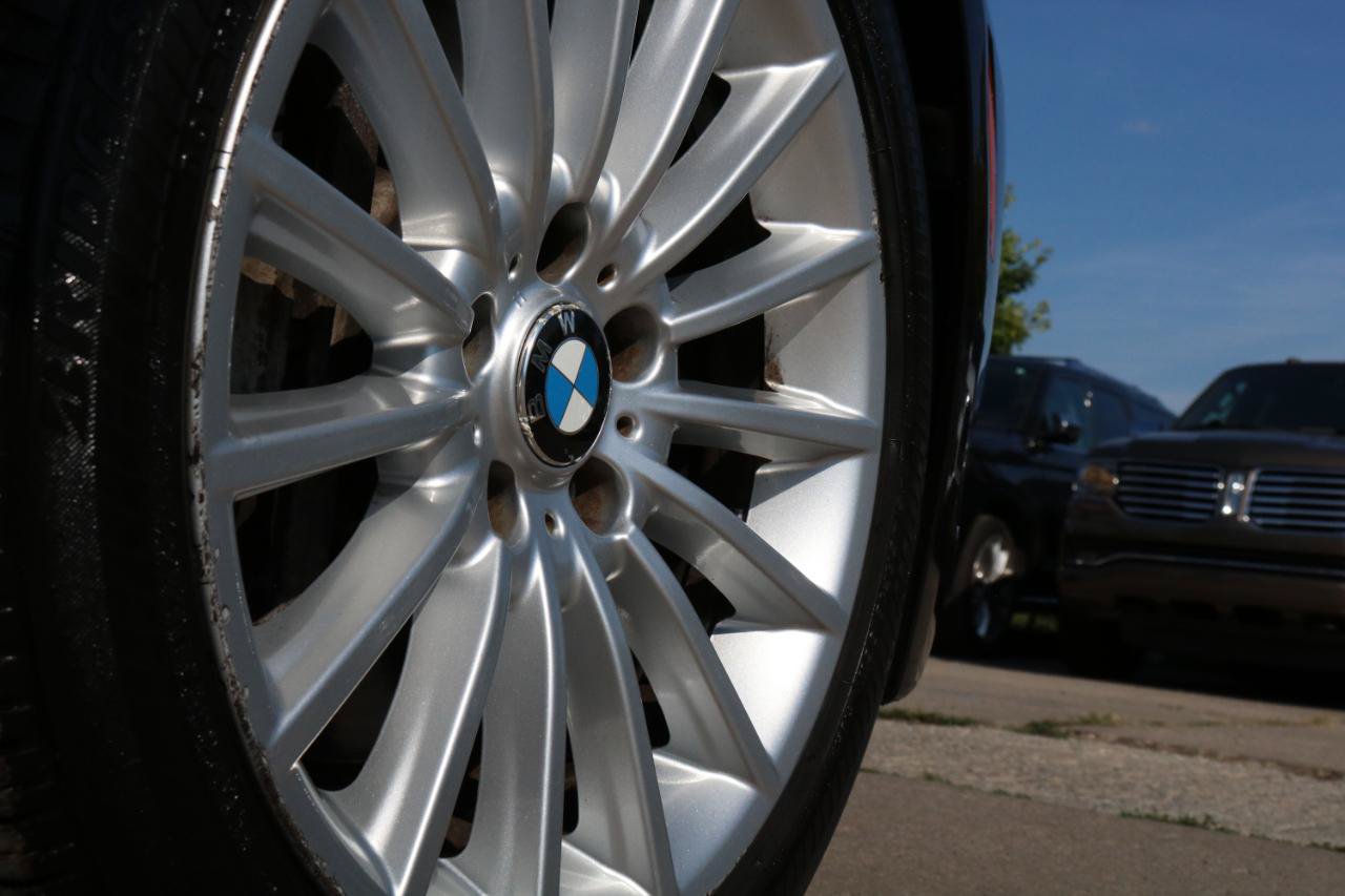 Used 2012 BMW 535i xDrive Sedan AWD/4WD image 6