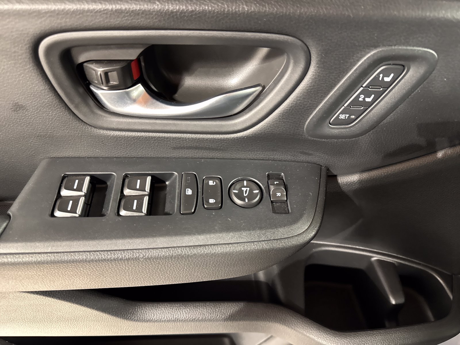 Used 2025 Honda Pilot EX-L image 18