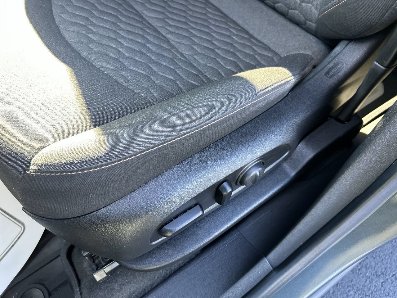 Used 2020 Chevrolet Equinox LT AWD/4WD image 24