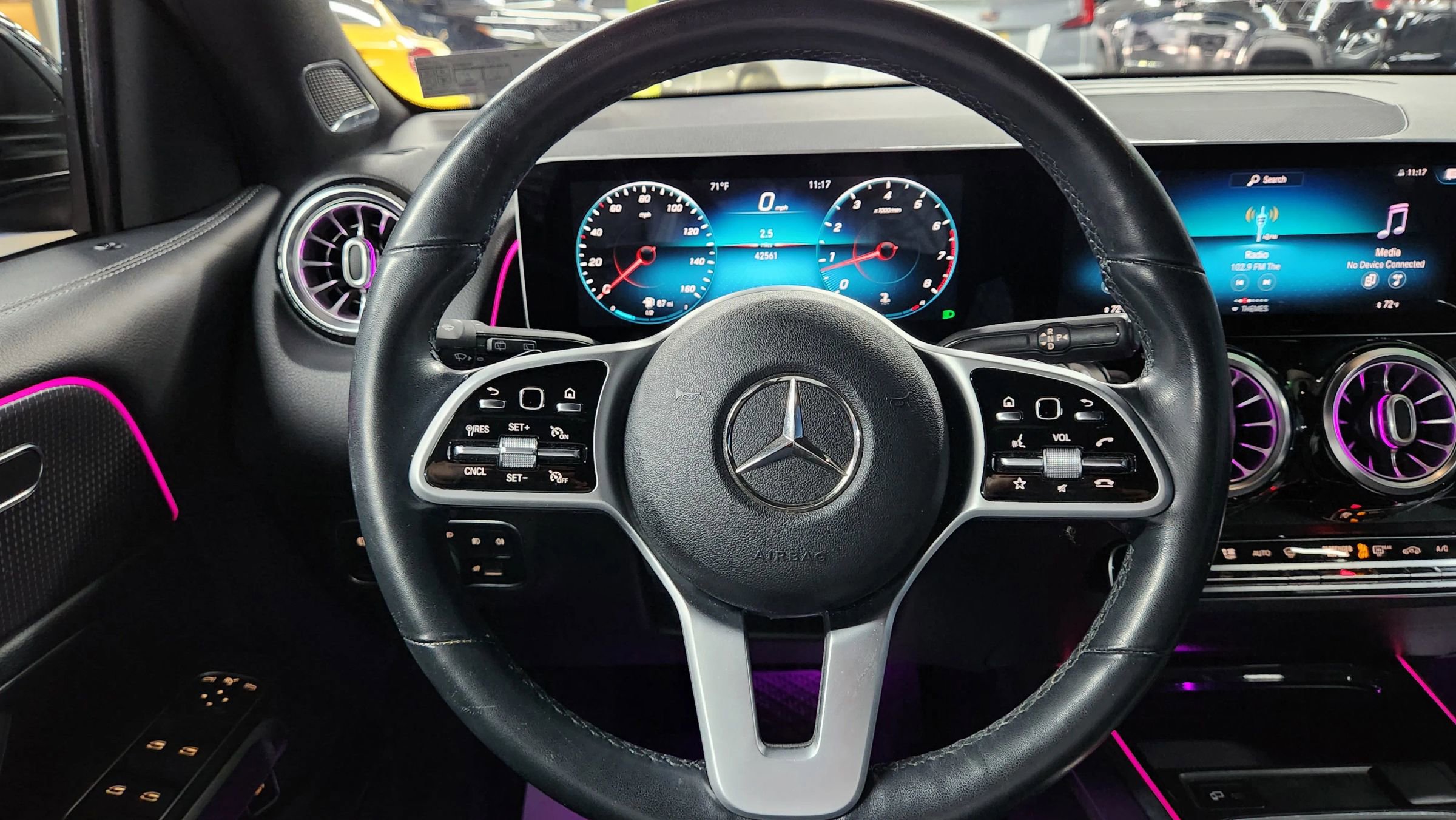 Used 2020 Mercedes-Benz GLB 250 4MATIC w/ Premium Package image 24
