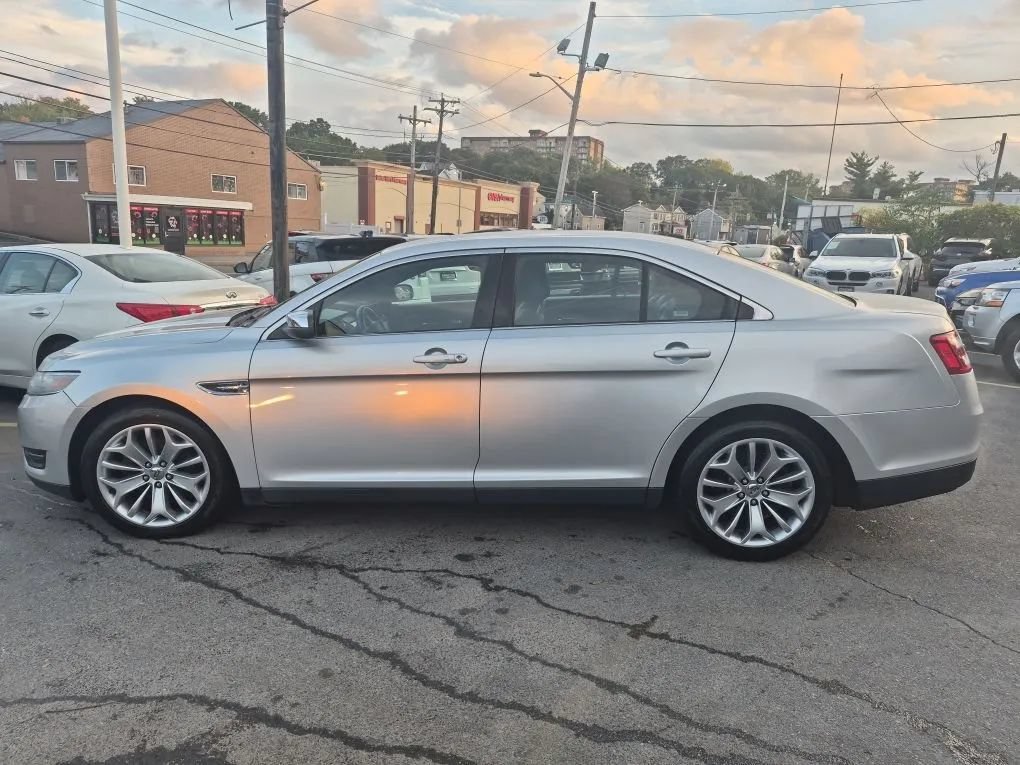 Used 2013 Ford Taurus Limited FWD image 5