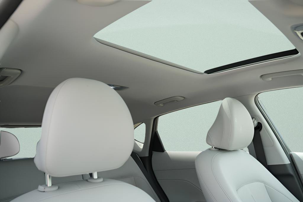 Certified 2024 Hyundai Kona Limited FWD image 14