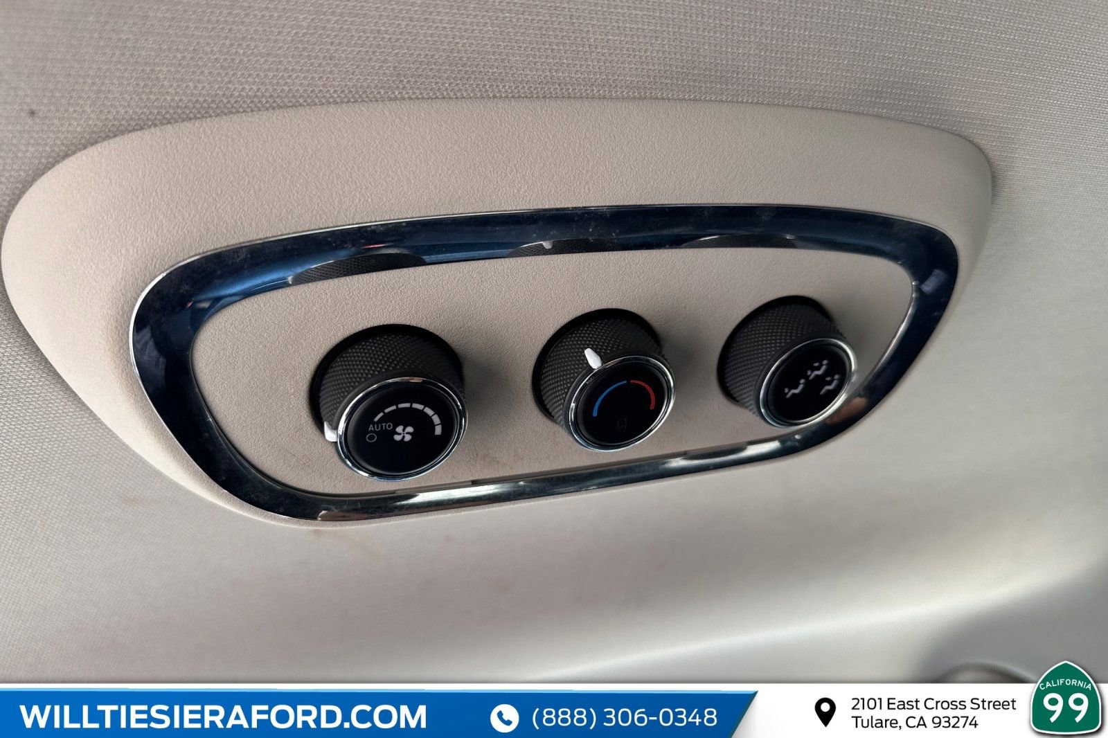 Used 2017 Dodge Durango SXT w/ 3rd Row Seating Group RWD image 17