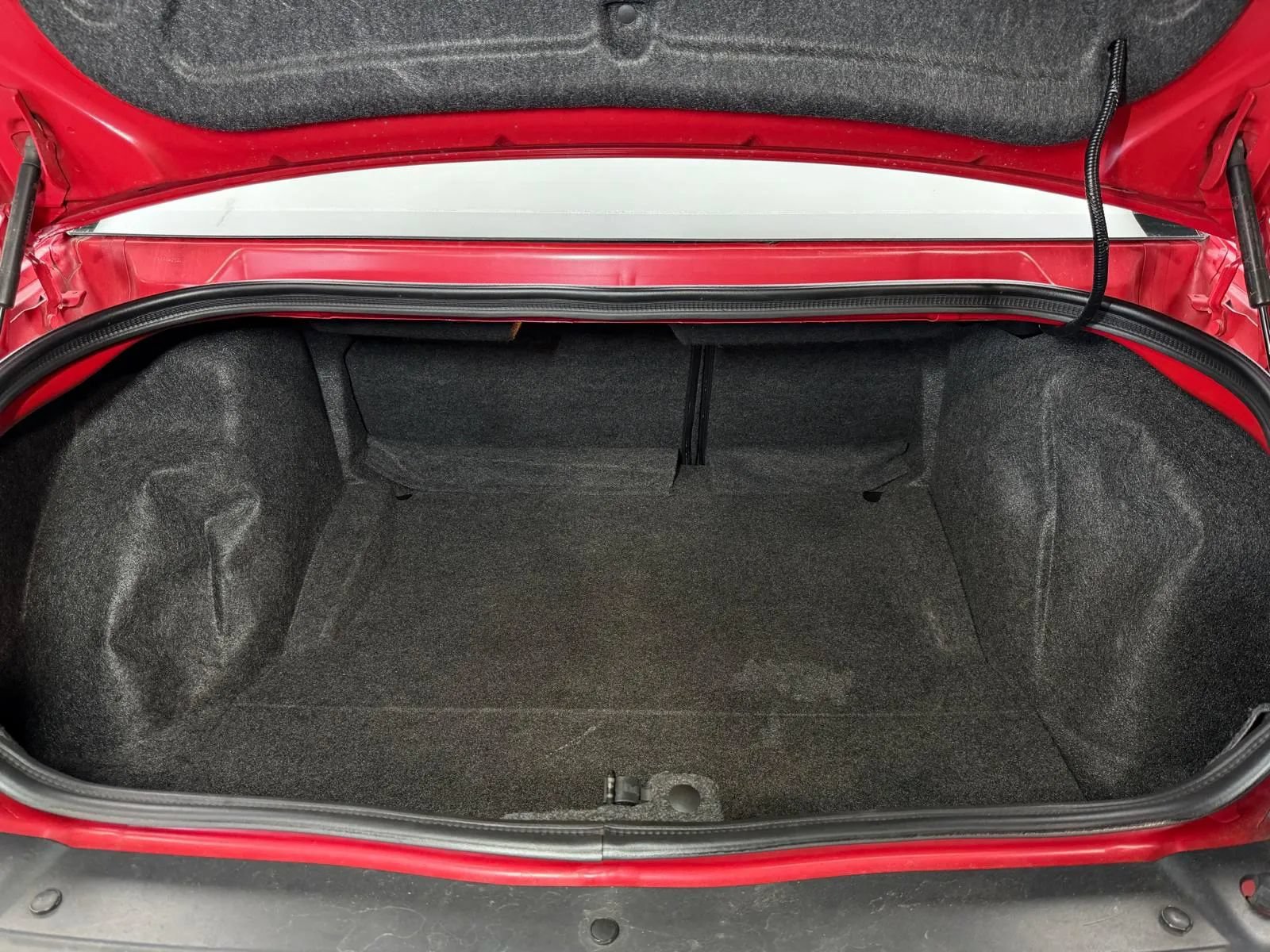 Used 2016 Dodge Challenger R/T RWD image 10