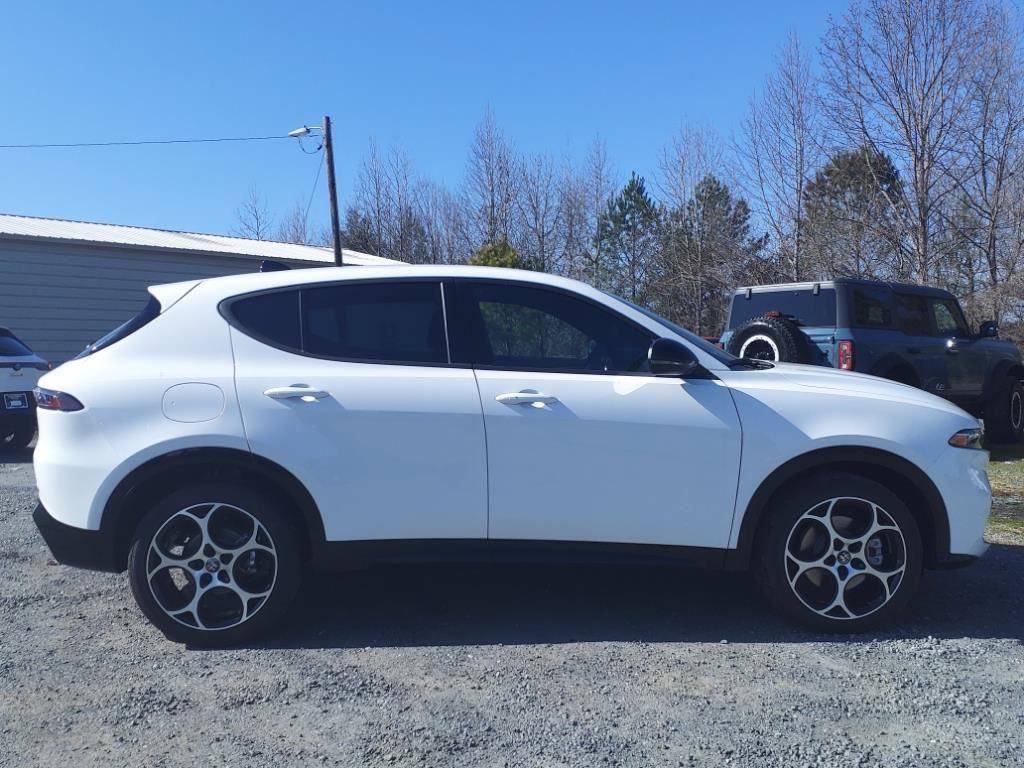 New 2025 Alfa Romeo Tonale AWD/4WD image 19