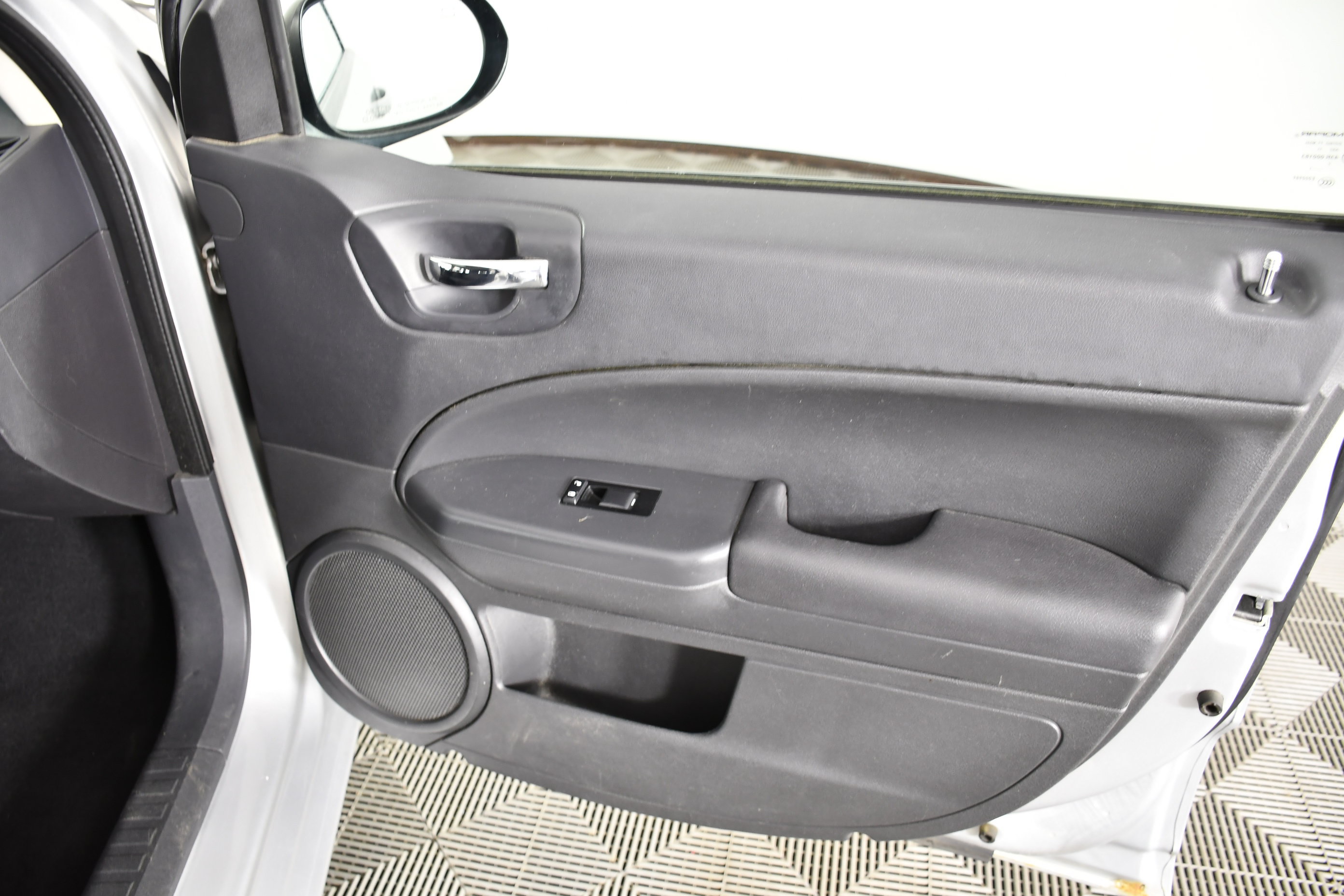 Used 2011 Dodge Caliber Mainstreet FWD image 30