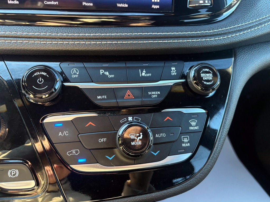 Used 2023 Chrysler Pacifica Touring FWD image 22