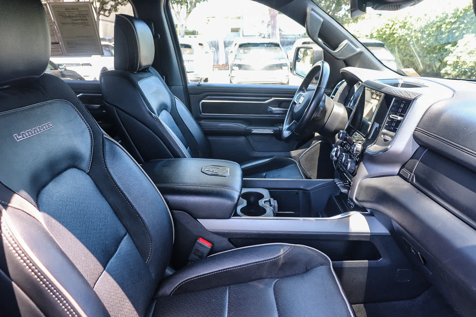Used 2024 RAM 1500 Laramie AWD/4WD image 18