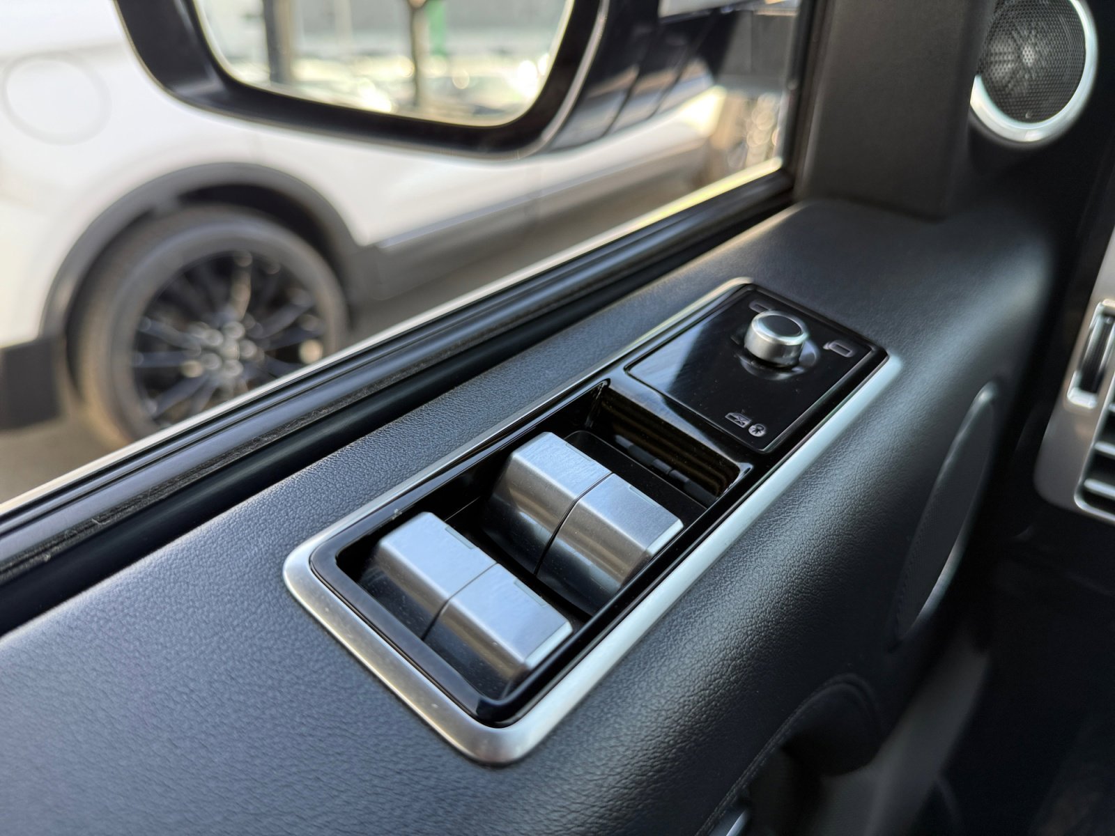 Used 2019 Land Rover Range Rover AWD/4WD image 26
