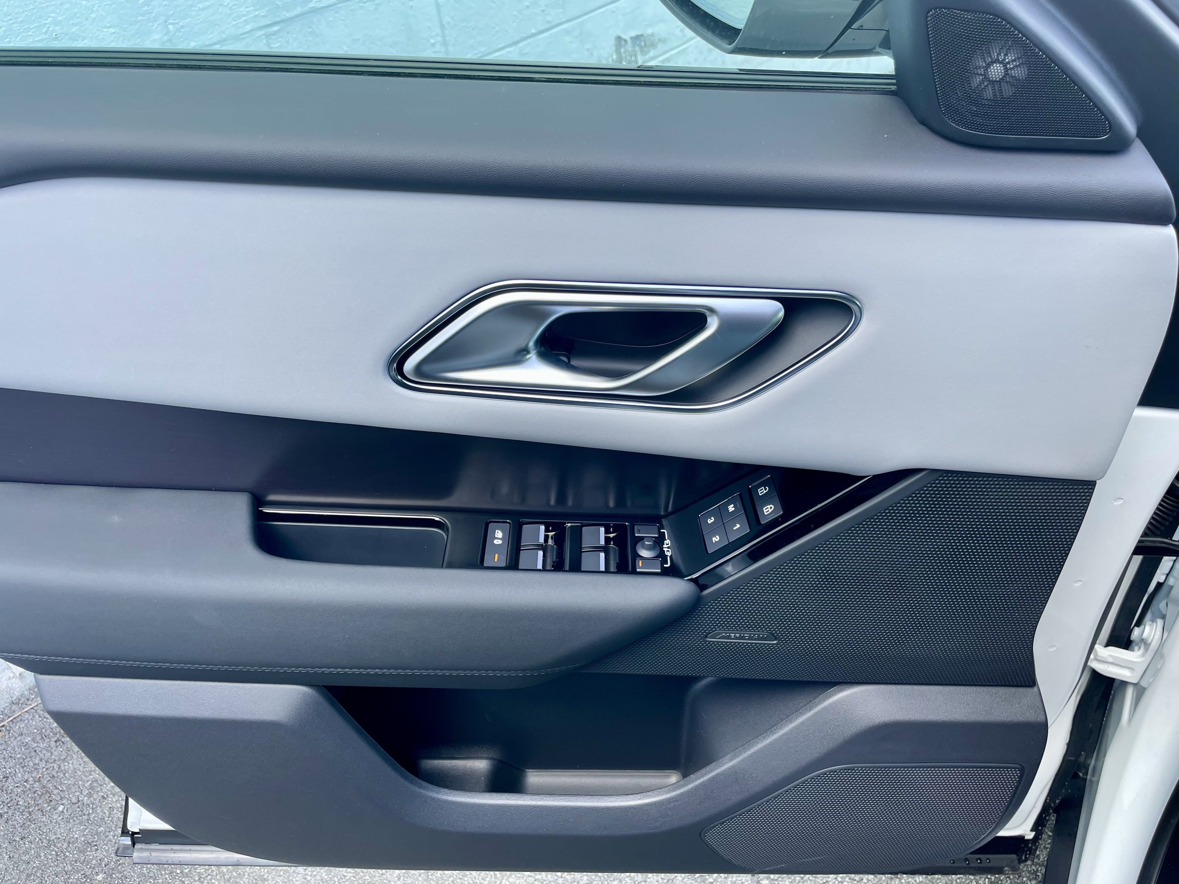 New 2026 Land Rover Range Rover Velar Dynamic SE image 12