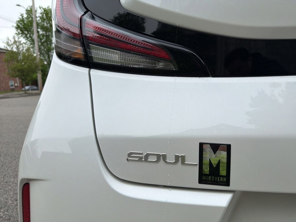 Certified 2023 Kia Soul S FWD image 10